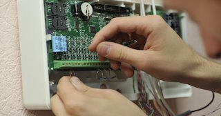 Монтаж аварийных сигнализаций от 3105 руб. в Заволжье